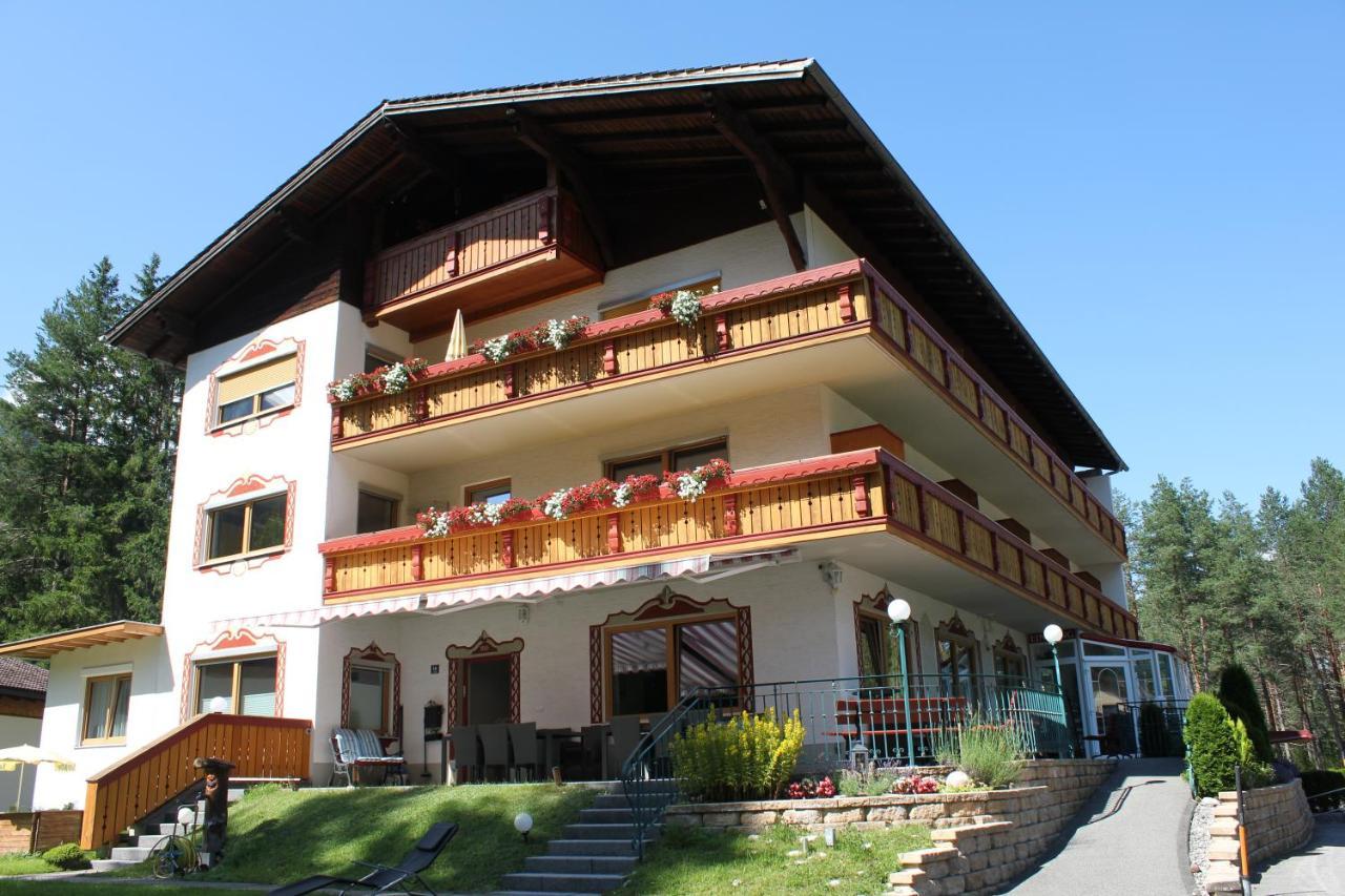 Hotel Garni Waldhof - Wohlfuehlen Am Lech Stanzach Bagian luar foto