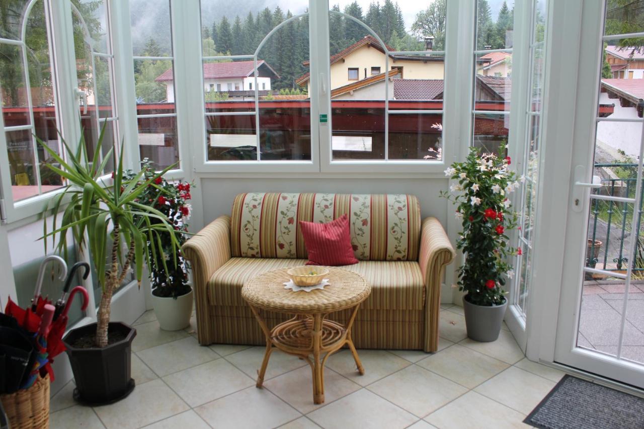 Hotel Garni Waldhof - Wohlfuehlen Am Lech Stanzach Bagian luar foto