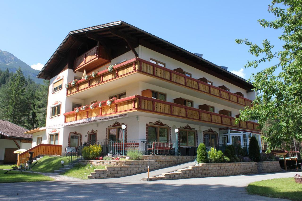 Hotel Garni Waldhof - Wohlfuehlen Am Lech Stanzach Bagian luar foto
