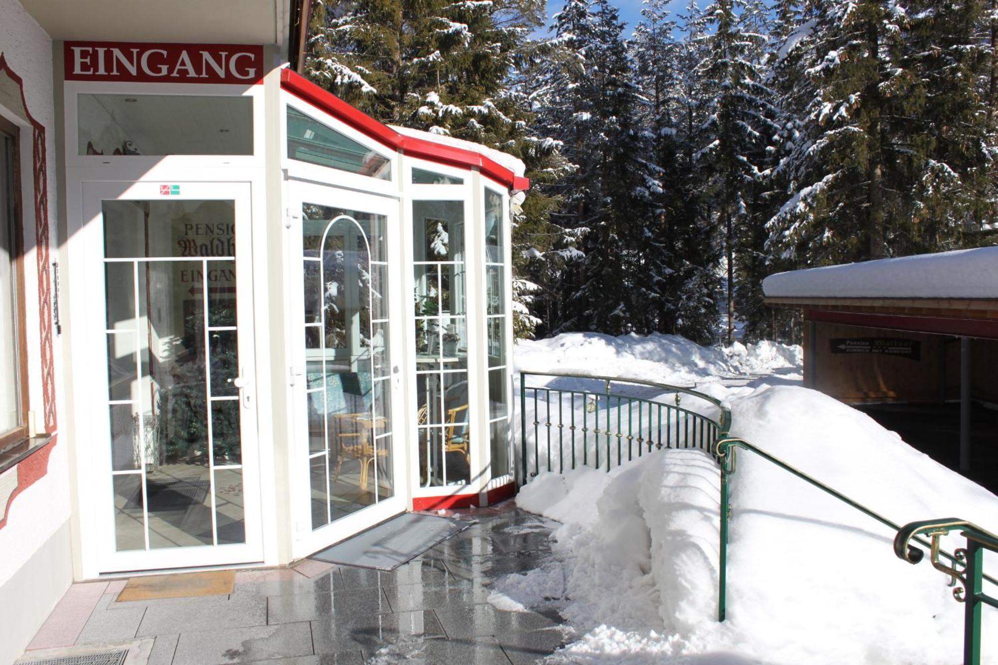 Hotel Garni Waldhof - Wohlfuehlen Am Lech Stanzach Bagian luar foto
