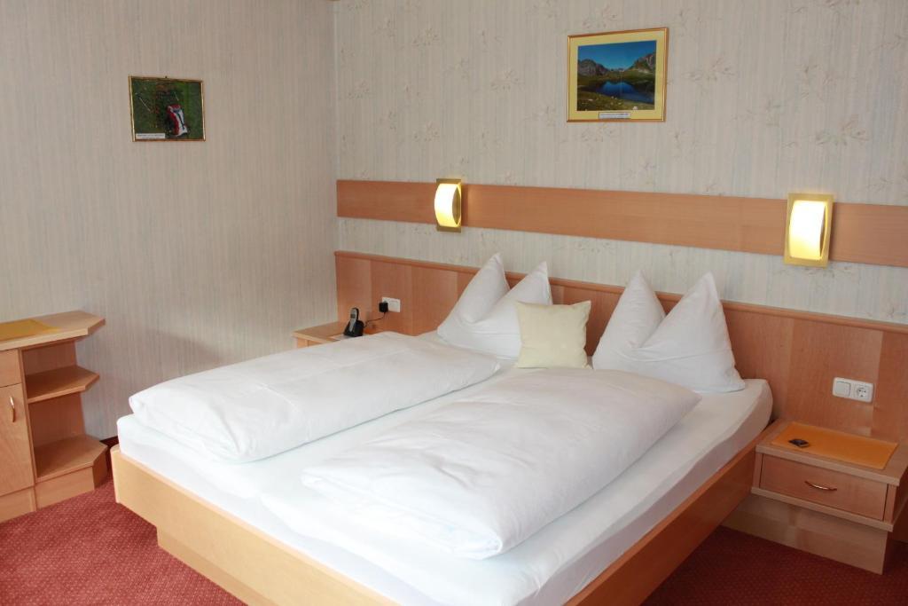 Hotel Garni Waldhof - Wohlfuehlen Am Lech Stanzach Ruang foto