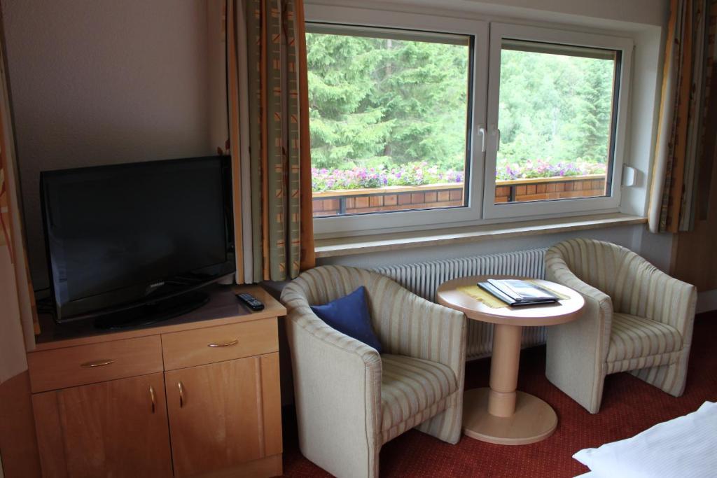 Hotel Garni Waldhof - Wohlfuehlen Am Lech Stanzach Bagian luar foto