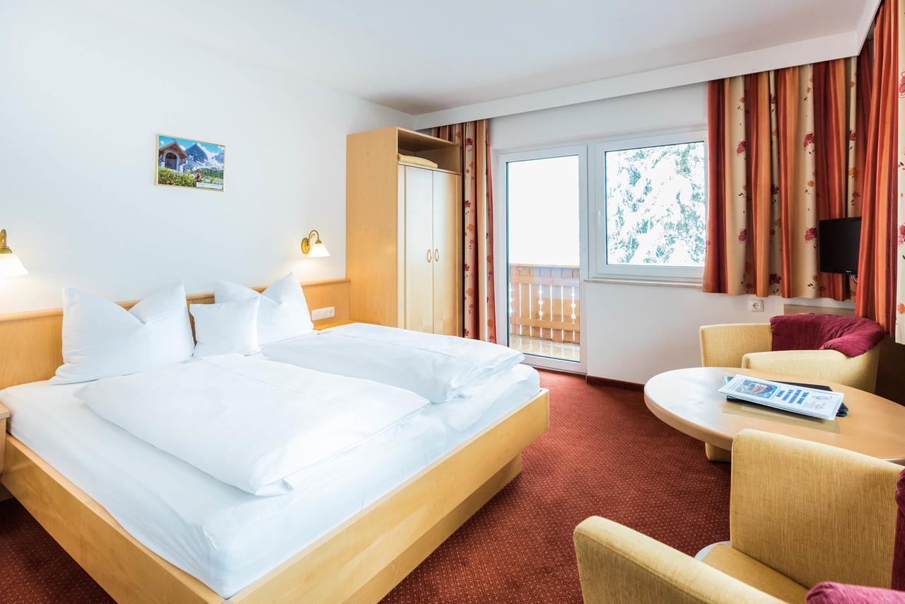Hotel Garni Waldhof - Wohlfuehlen Am Lech Stanzach Bagian luar foto