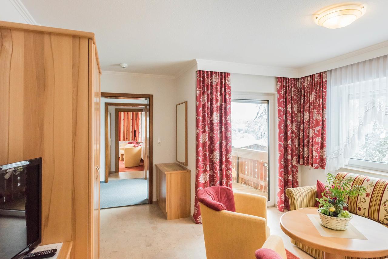 Hotel Garni Waldhof - Wohlfuehlen Am Lech Stanzach Bagian luar foto