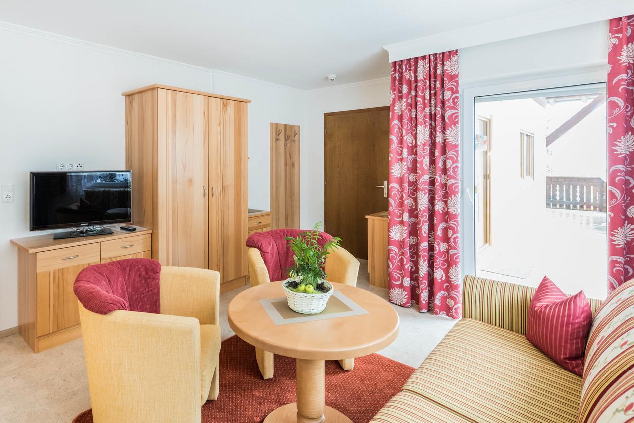 Hotel Garni Waldhof - Wohlfuehlen Am Lech Stanzach Bagian luar foto