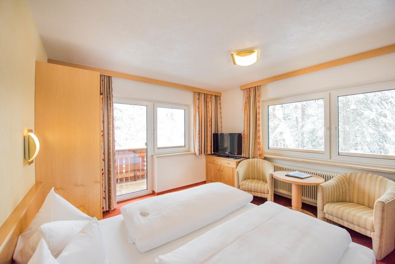 Hotel Garni Waldhof - Wohlfuehlen Am Lech Stanzach Bagian luar foto