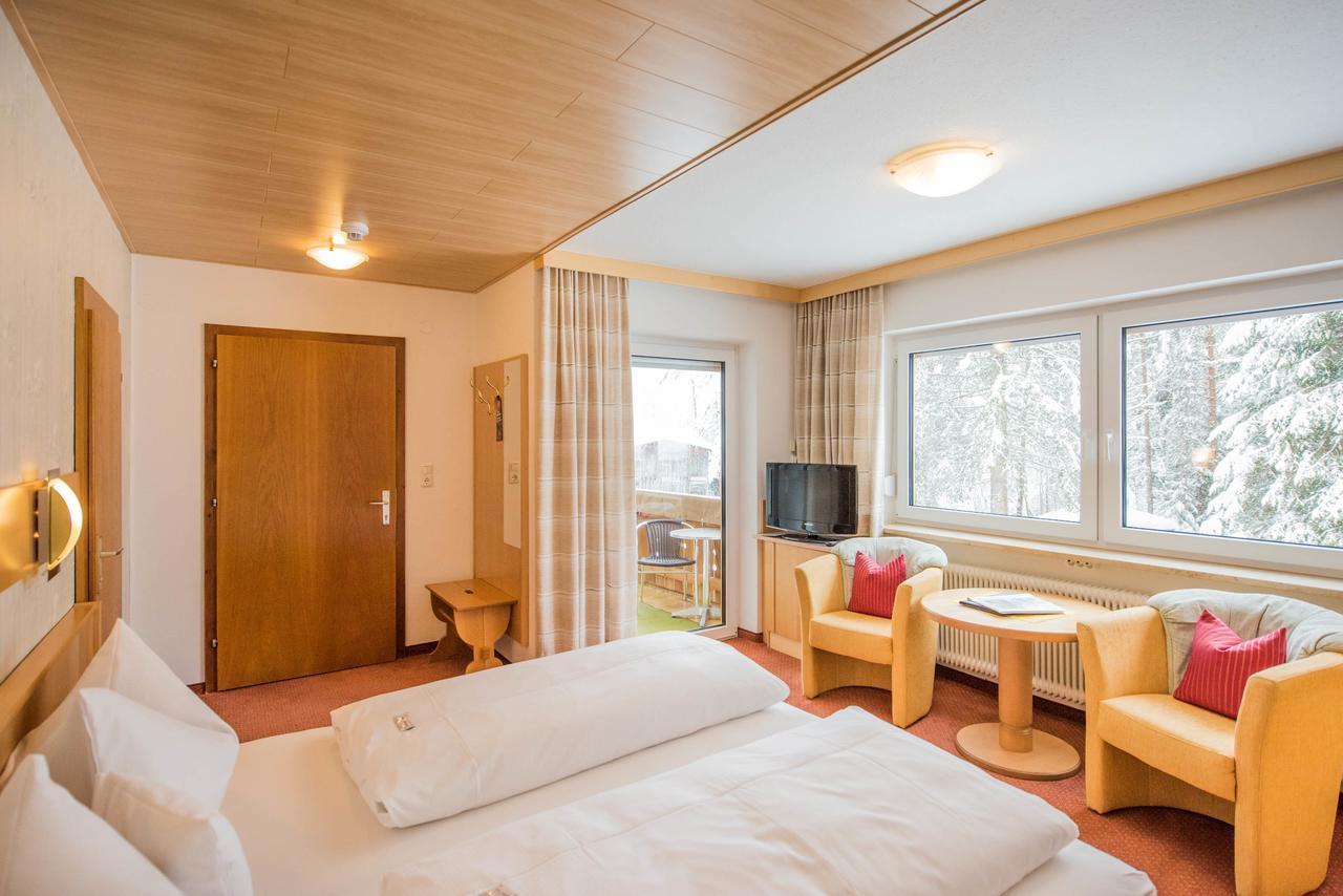 Hotel Garni Waldhof - Wohlfuehlen Am Lech Stanzach Bagian luar foto