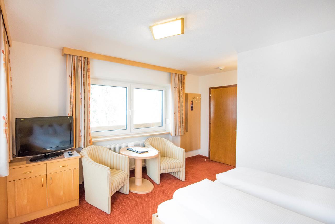 Hotel Garni Waldhof - Wohlfuehlen Am Lech Stanzach Bagian luar foto