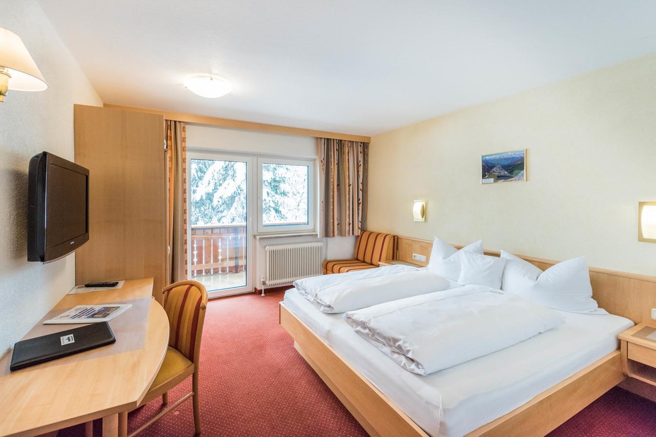 Hotel Garni Waldhof - Wohlfuehlen Am Lech Stanzach Bagian luar foto